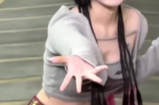 易易紫曝明星翻红后会耍大牌:红了之后就会耍大牌身边有很多 易易紫曝明星翻红后会耍大牌:红了之后就会耍大牌身边有很多